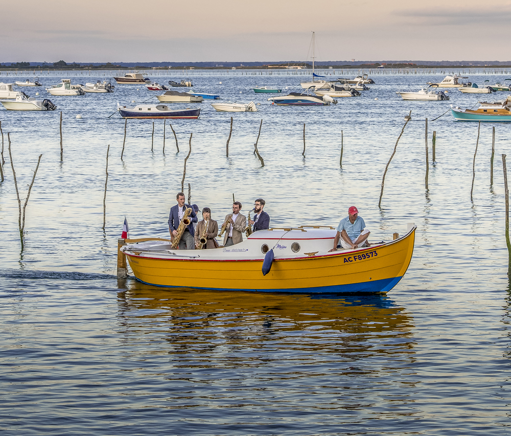 pinasse jaune sur le bassin d'Arcachon